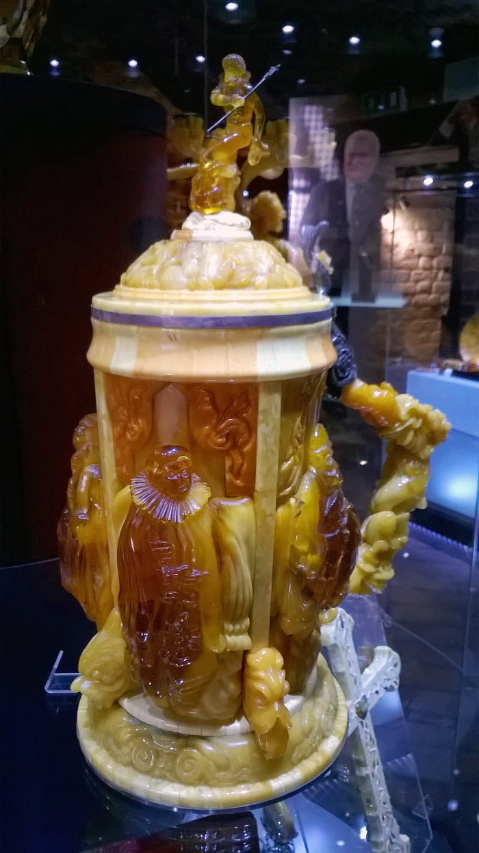 25a Baltic amber art Beata Gregorczyk